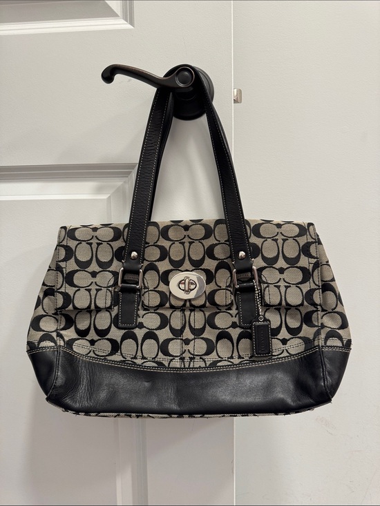 Coach Handbags - Coach signature Hampton turnlock shoulder bag purse with hangtag